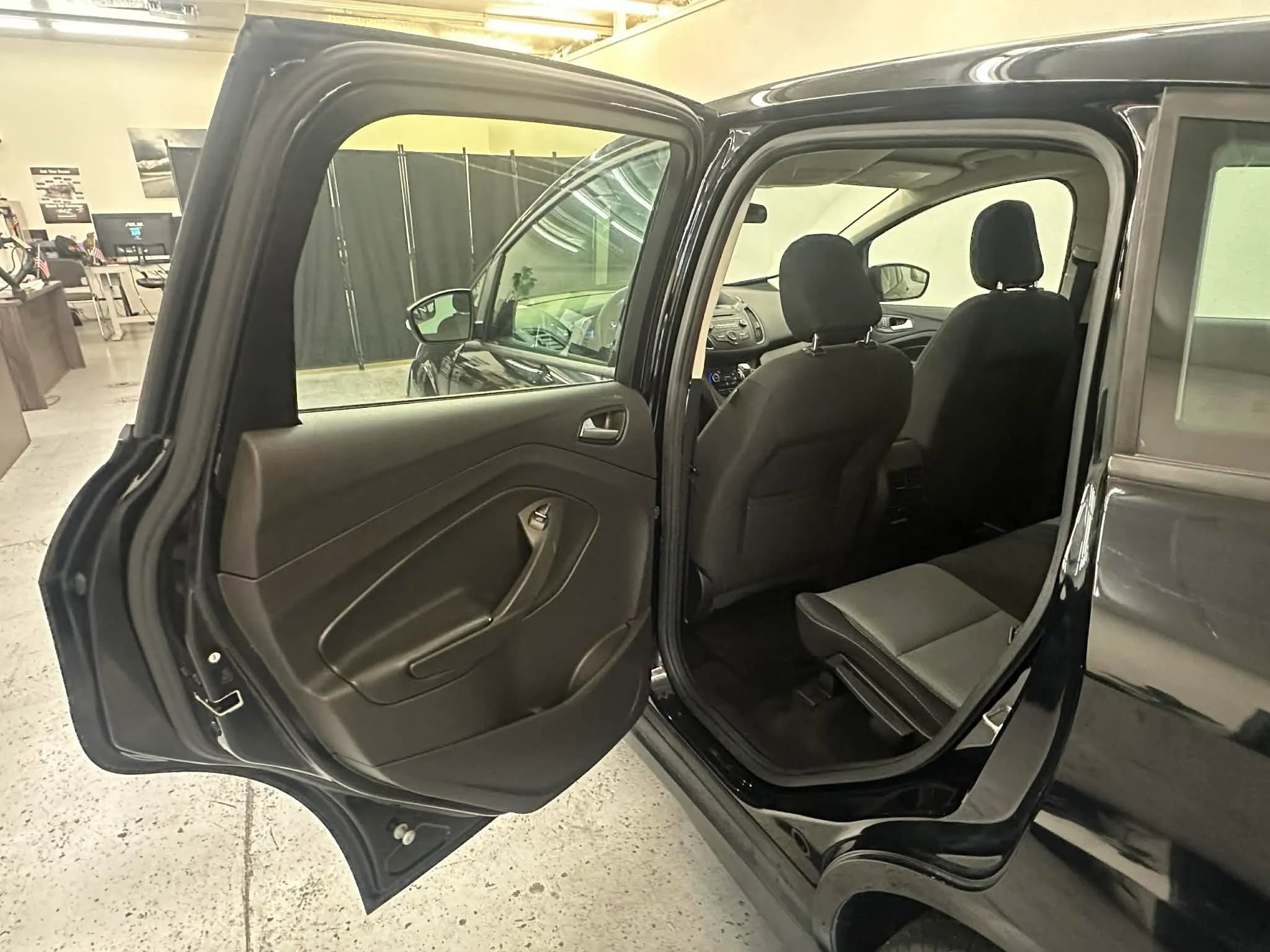 Used 2018 Ford C-MAX SE w/ Interior Protection Package image 41