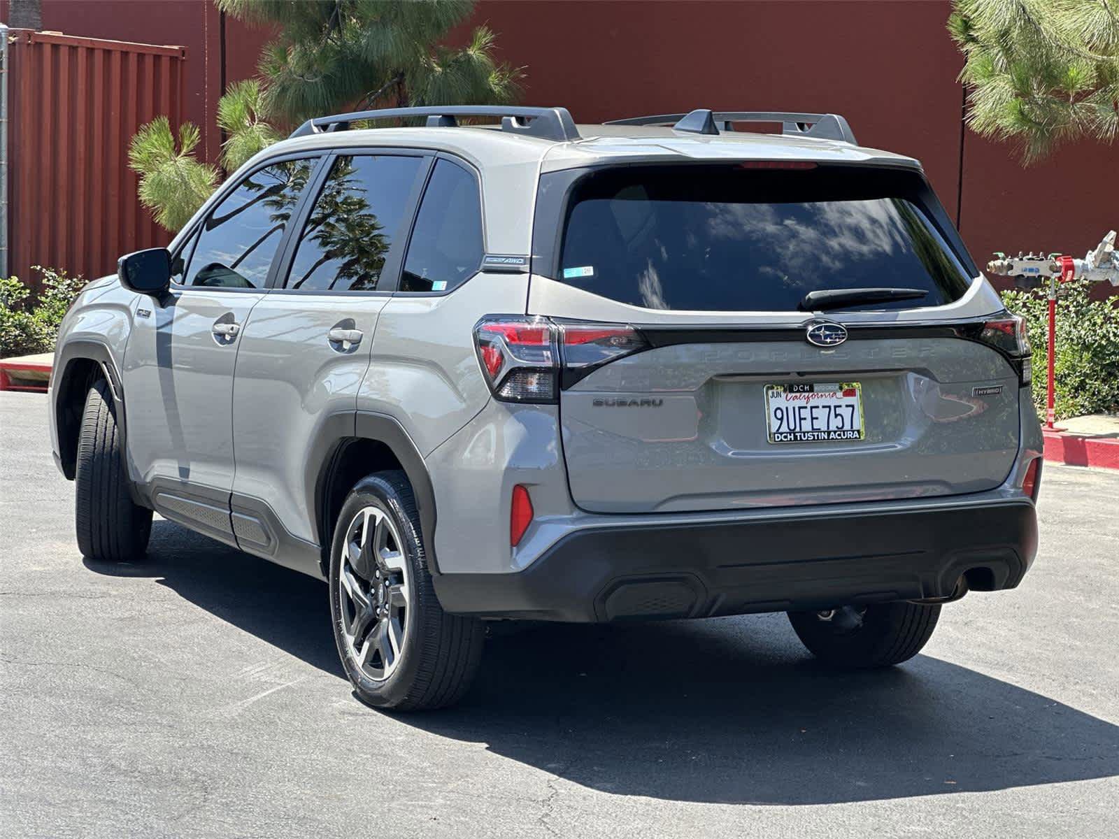 Used 2025 Subaru Forester Premium AWD/4WD image 4