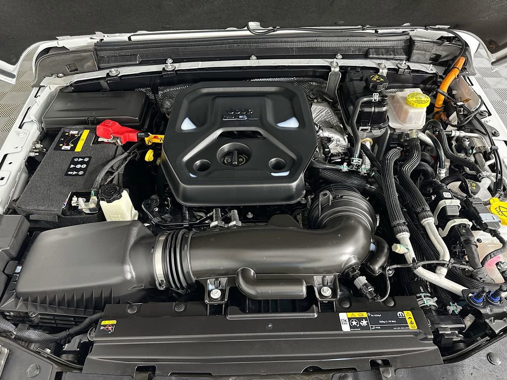 Used 2024 Jeep Wrangler Unlimited Sahara w/ Technology Group image 30