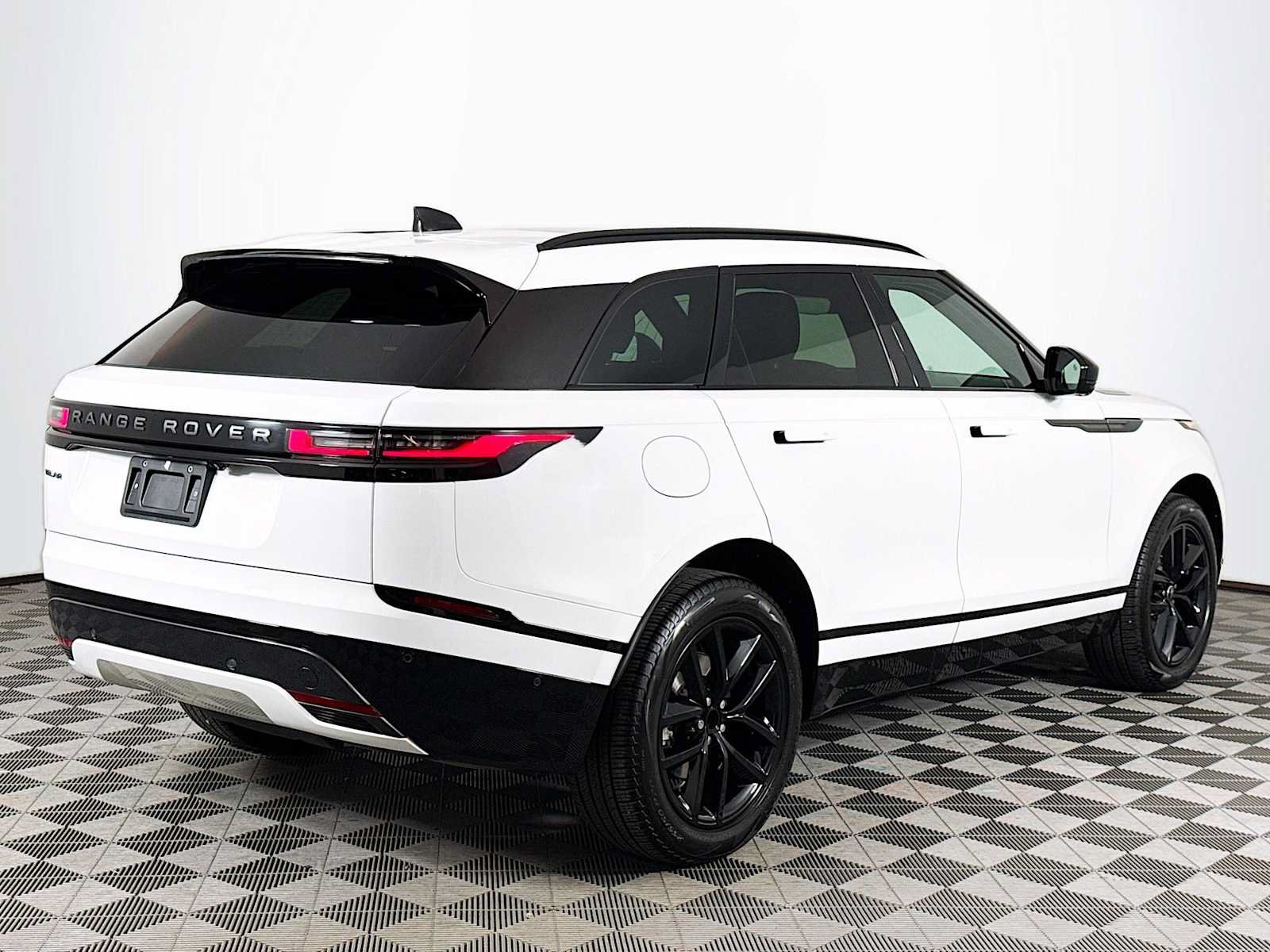 Used 2026 Land Rover Range Rover Velar Dynamic SE AWD/4WD image 5
