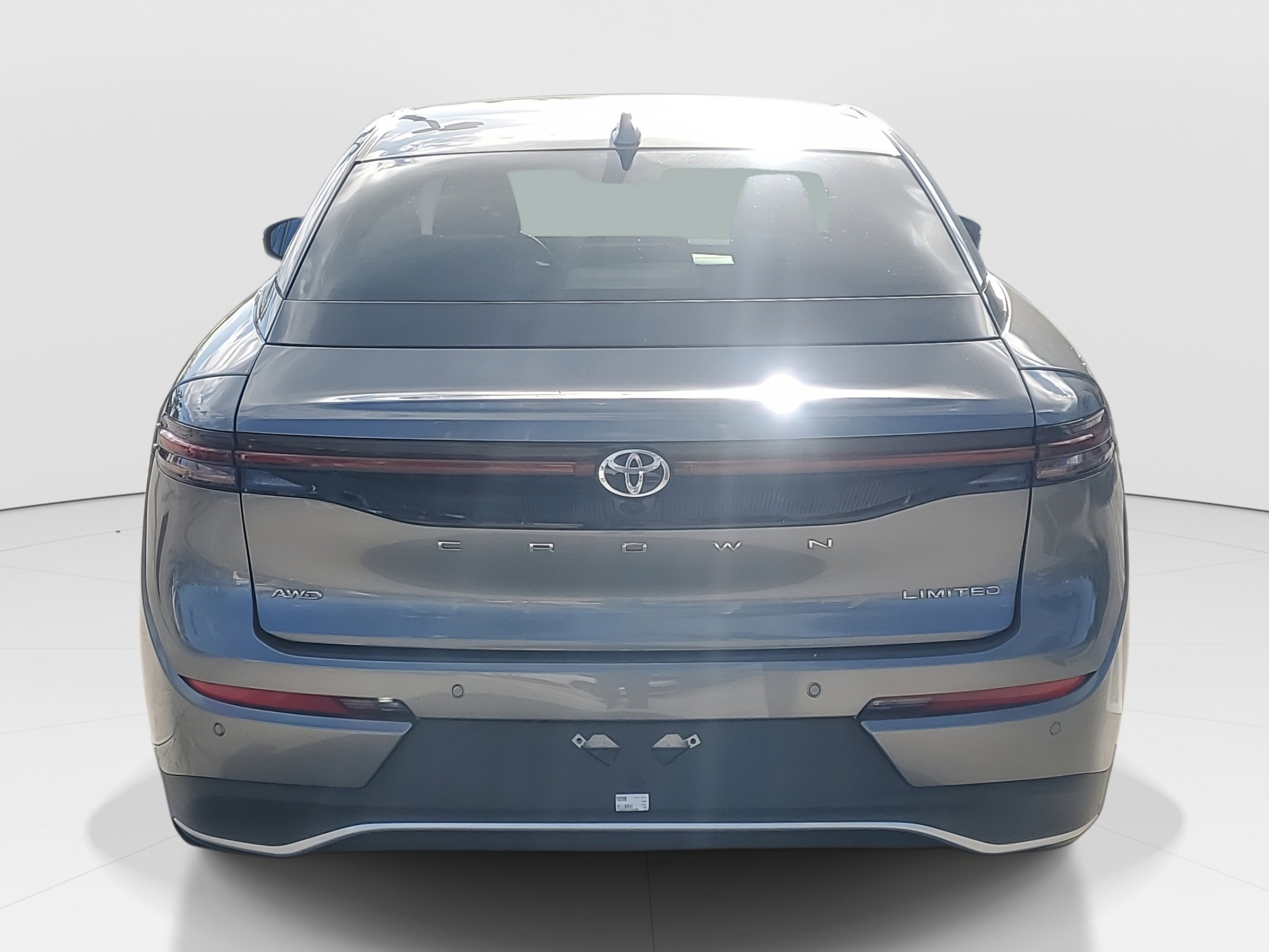 Used 2023 Toyota Crown Limited image 4