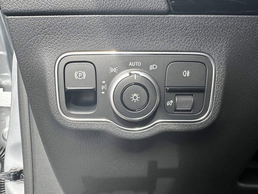 New 2025 Mercedes-Benz GLA 250 image 13