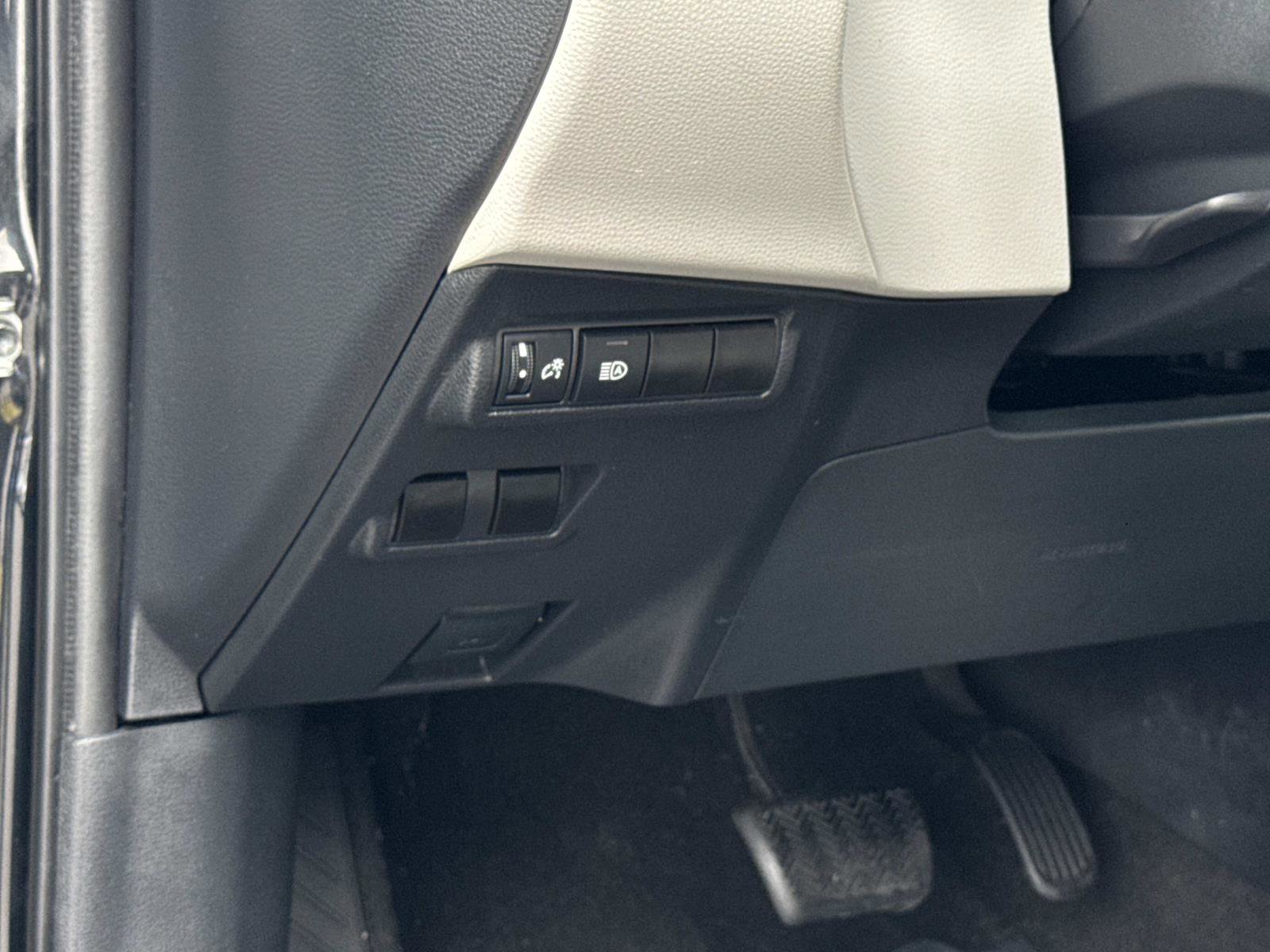 Used 2023 Toyota Corolla Cross L image 13