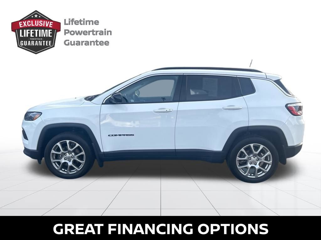 Used 2022 Jeep Compass Latitude w/ Sun and Sound Group image 2