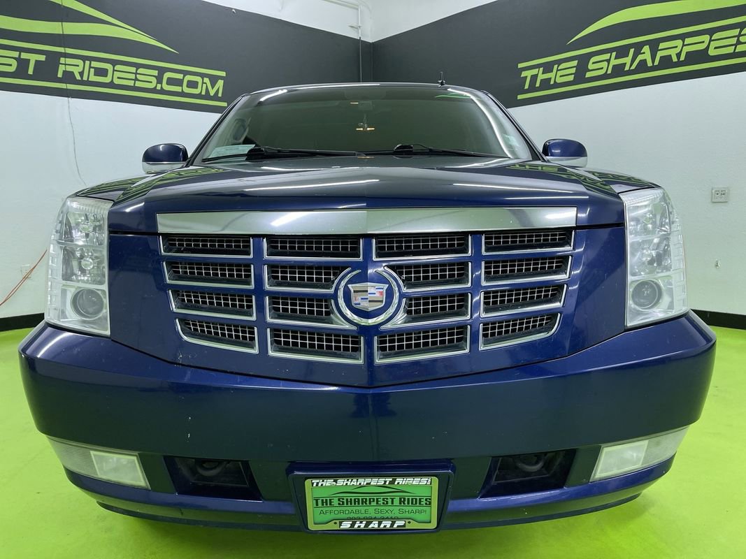 Used 2012 Cadillac Escalade Luxury image 3