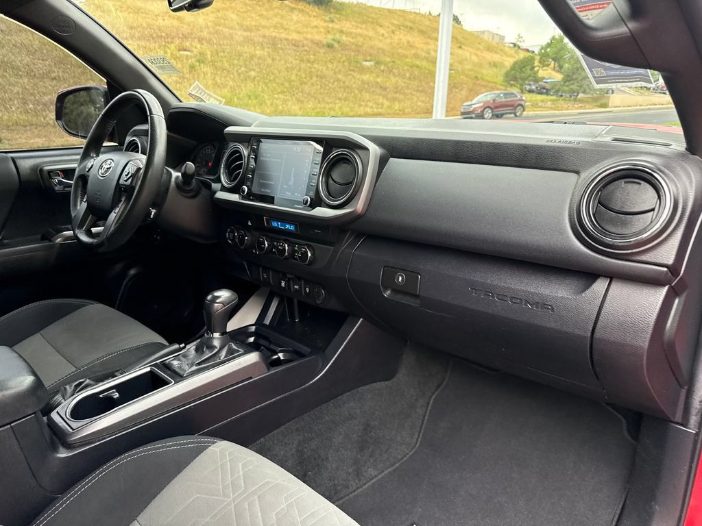 Used 2022 Toyota Tacoma TRD Off-Road AWD/4WD image 27