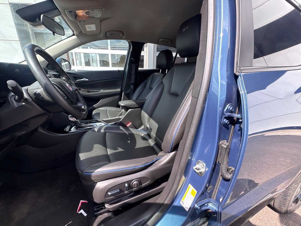 Used 2025 Buick Encore GX Sport Touring w/ Comfort Package FWD image 15