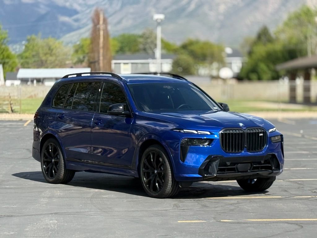 Used 2024 BMW X7 M60i image 3
