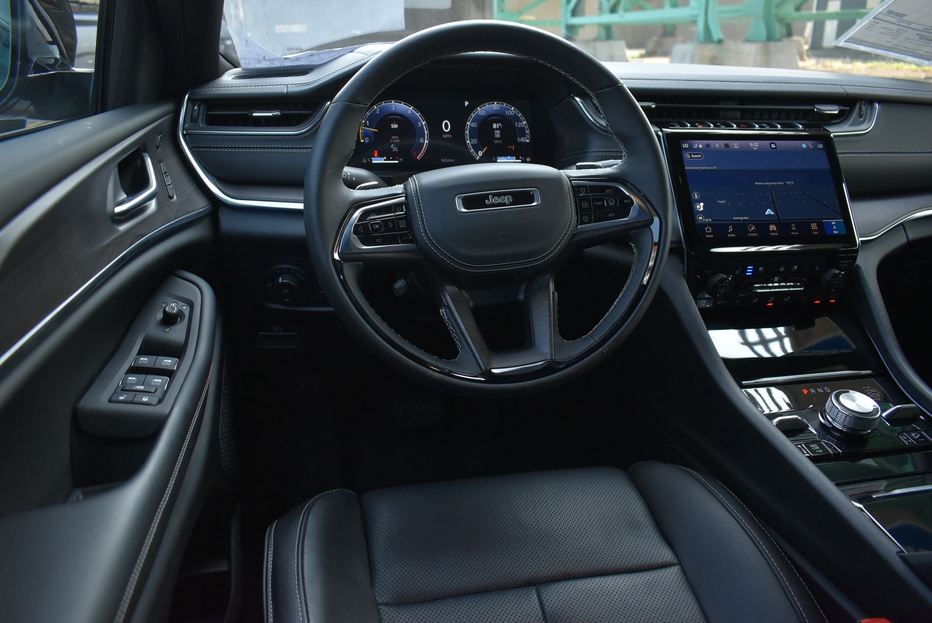 Used 2025 Jeep Grand Cherokee L Overland w/ Advanced Protech Group III AWD/4WD image 19