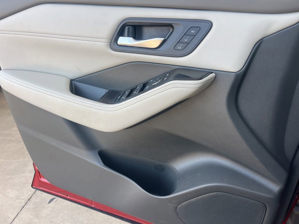 Used 2023 Nissan Rogue SL w/ SL Premium Package FWD image 6