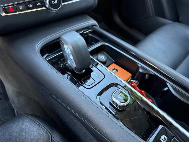 Used 2025 Volvo XC90 B5 Core image 26