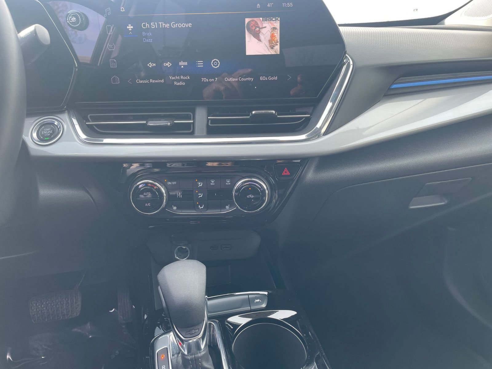 Used 2025 Chevrolet Trax LT w/ LT Convenience Package image 17