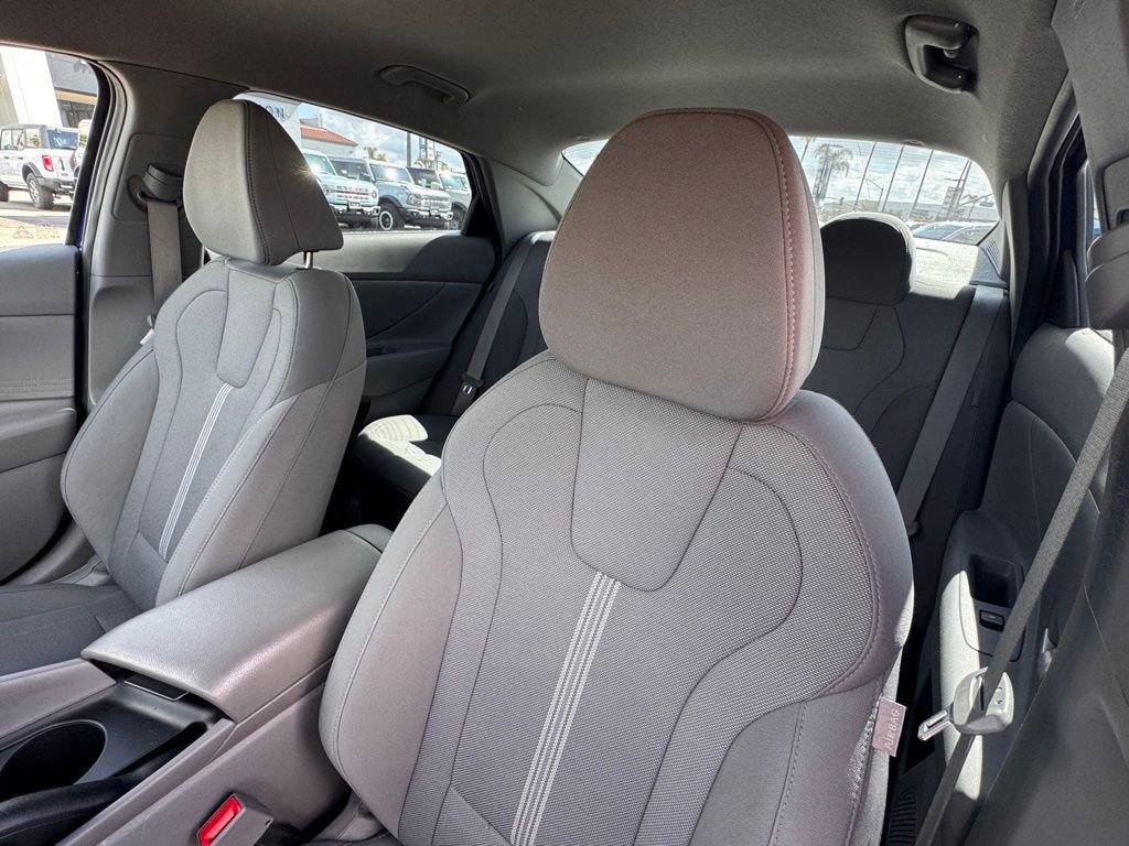 Used 2024 Hyundai Elantra SE image 19