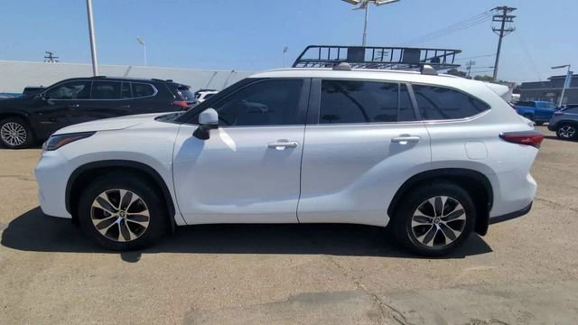 Used 2023 Toyota Highlander XLE image 5
