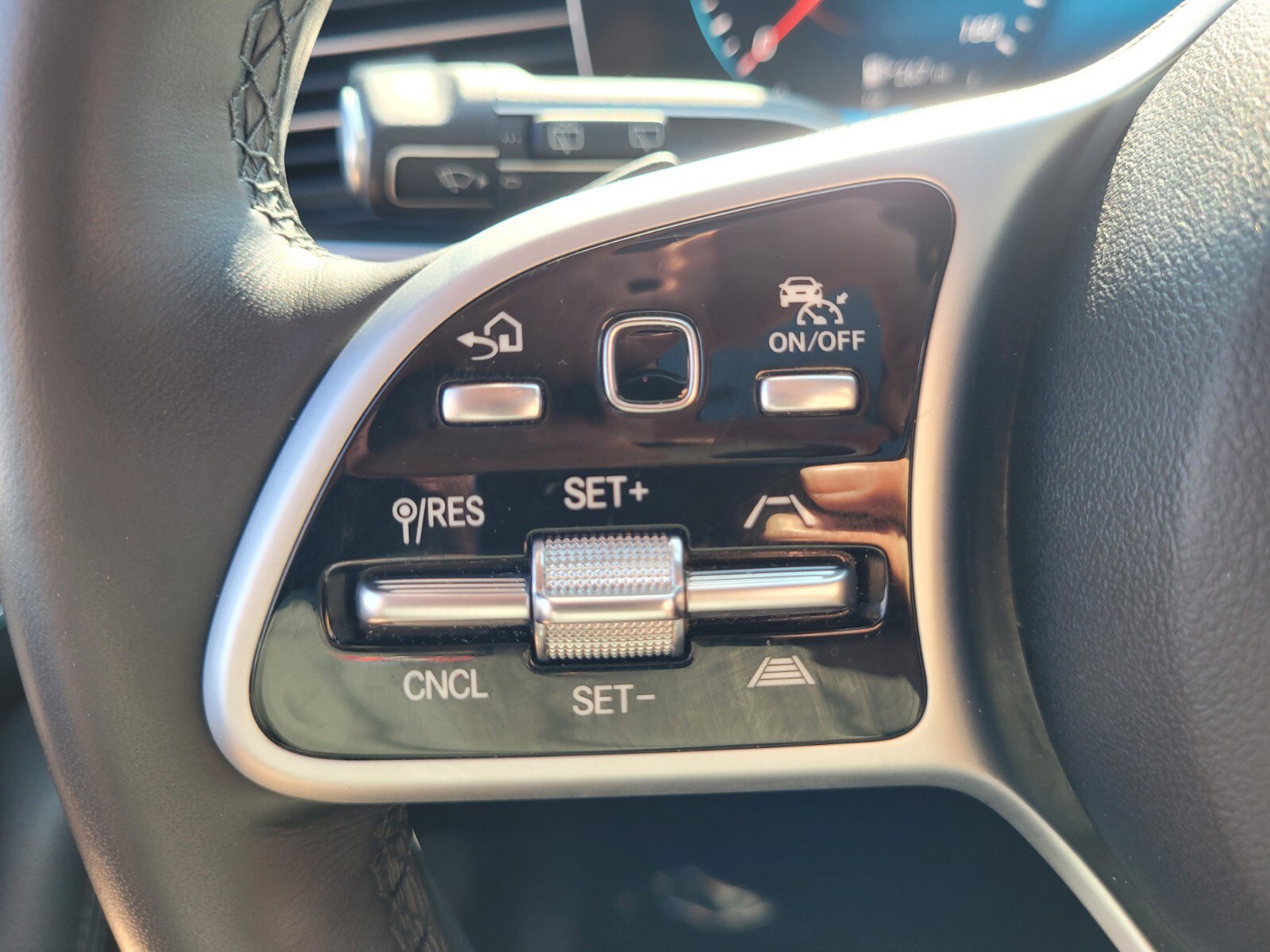 Used 2021 Mercedes-Benz GLS 450 4MATIC image 30