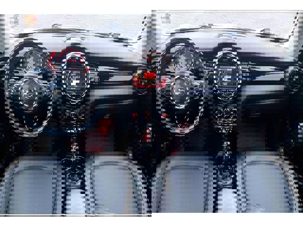 Used 2020 MINI Cooper 2-Door Hardtop image 17