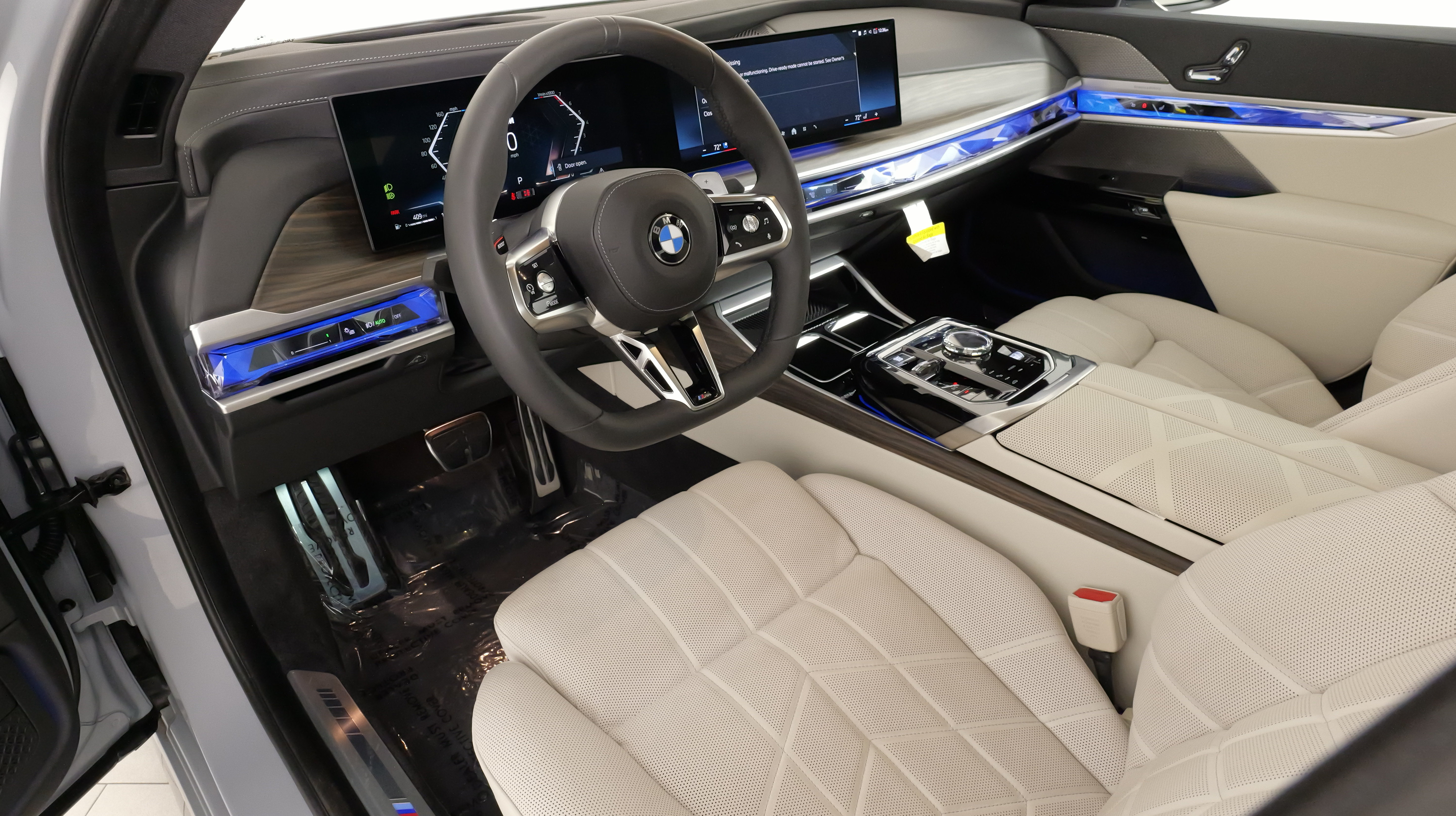 Used 2023 BMW 760i xDrive AWD/4WD image 32