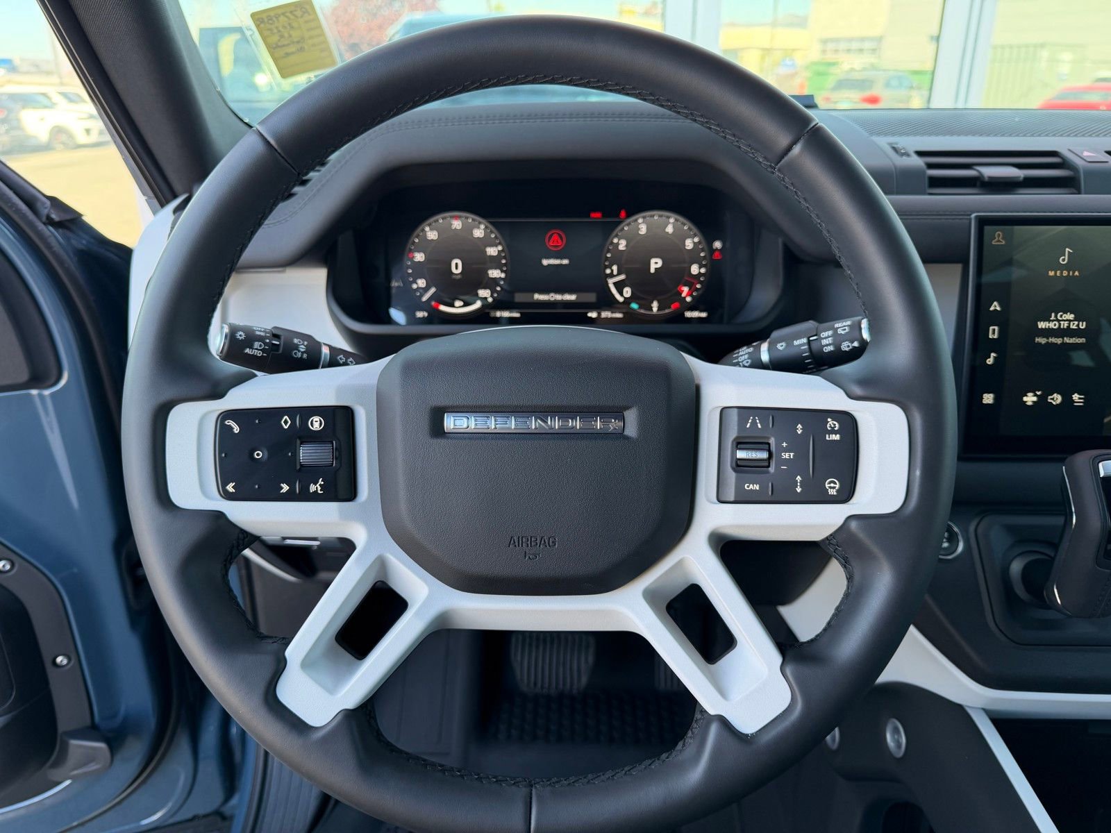 Used 2025 Land Rover Defender 90 S image 10