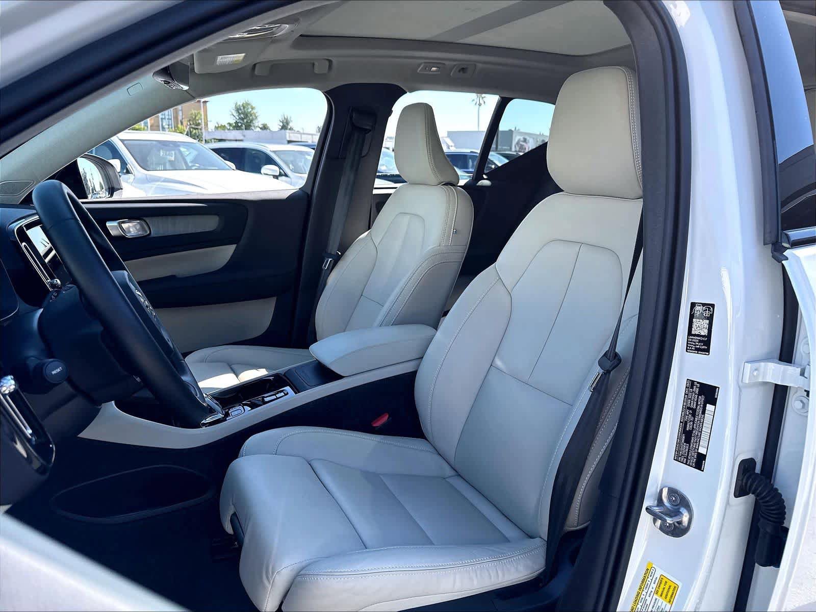 Used 2026 Volvo XC40 B5 Plus w/ Protection Package Premier AWD/4WD image 28