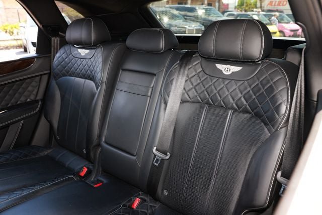 Used 2018 Bentley Bentayga AWD/4WD image 11