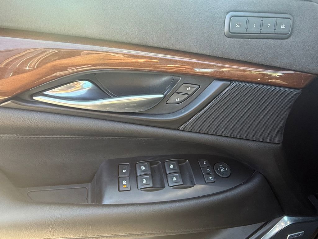 Used 2020 Cadillac Escalade Luxury AWD/4WD image 11