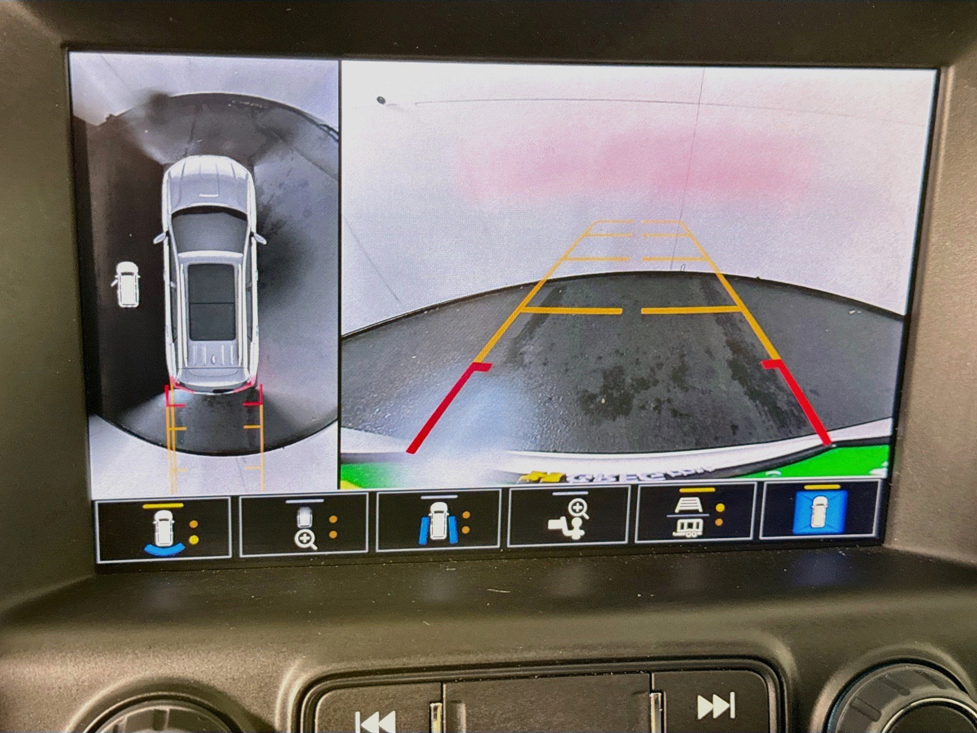 Used 2023 GMC Terrain SLT w/ Tech Package FWD image 19