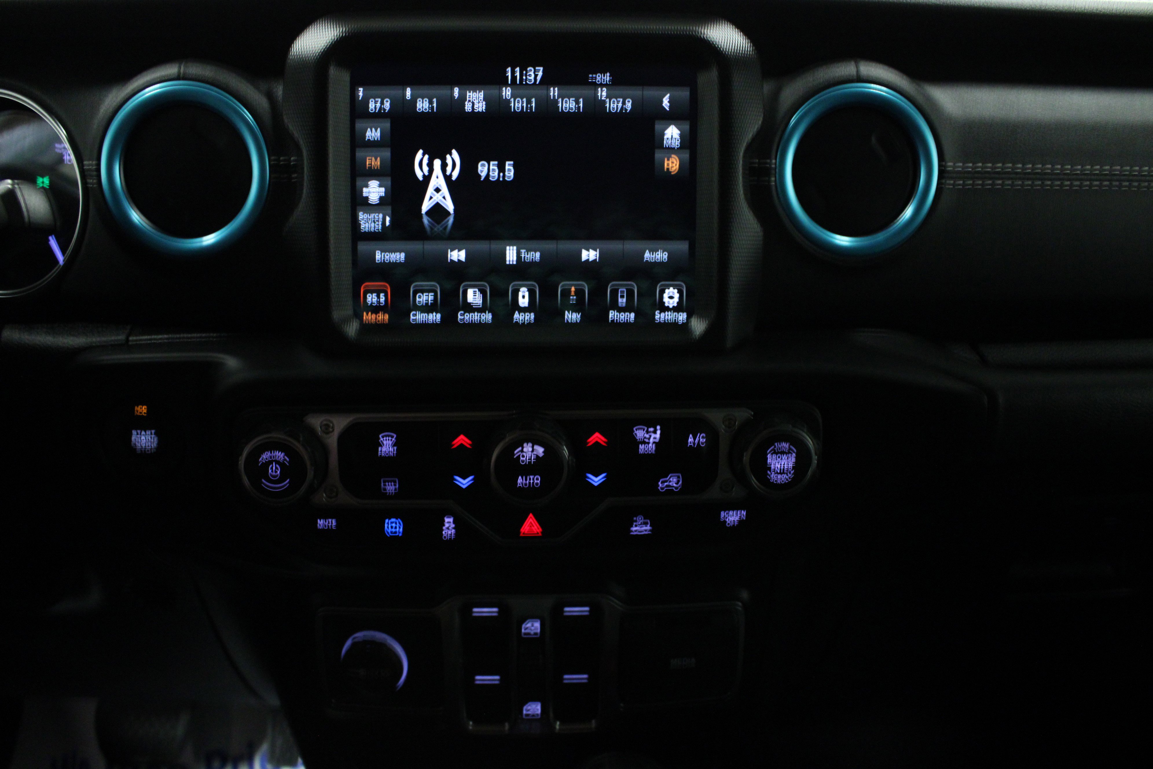 Used 2022 Jeep Wrangler Unlimited Sahara image 22