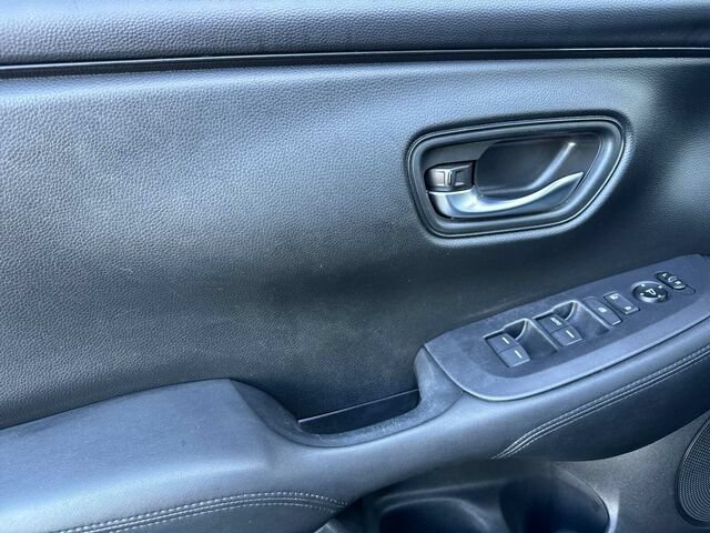 Used 2023 Honda HR-V LX image 11