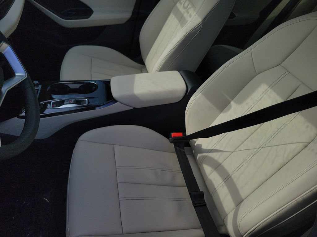 Certified 2025 Audi Q6 e-tron Premium AWD/4WD image 17