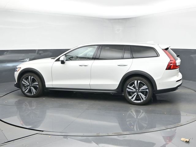 Used 2024 Volvo V60 B5 Cross Country Plus image 5
