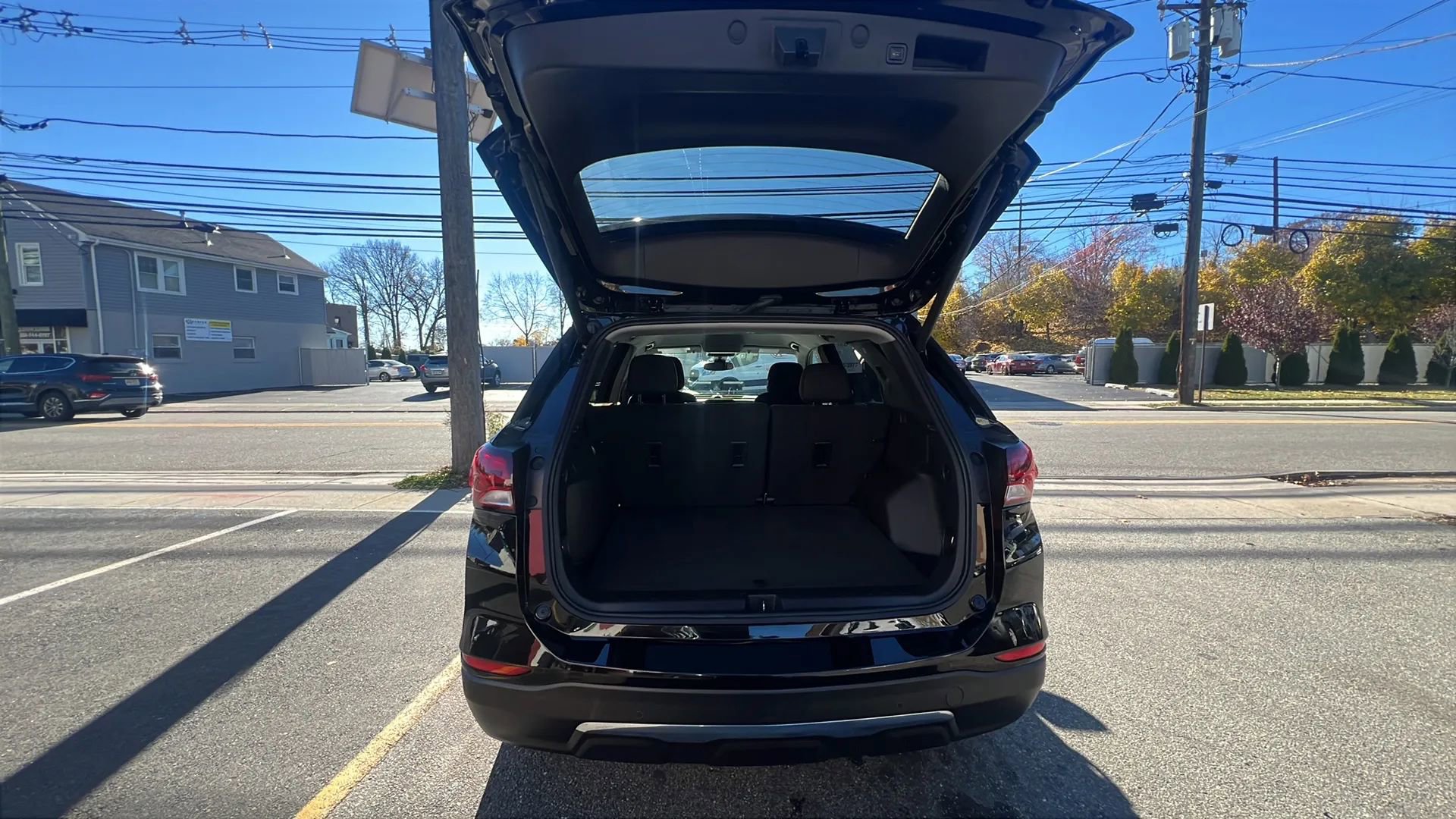 Used 2023 Chevrolet Equinox LT w/ Driver Convenience Package image 9