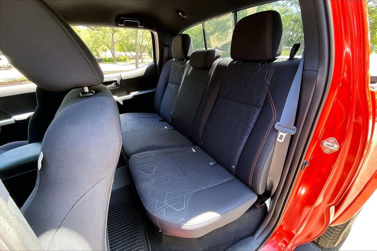 Used 2017 Toyota Tacoma TRD Sport w/ Tow Package (A/T) AWD/4WD image 19