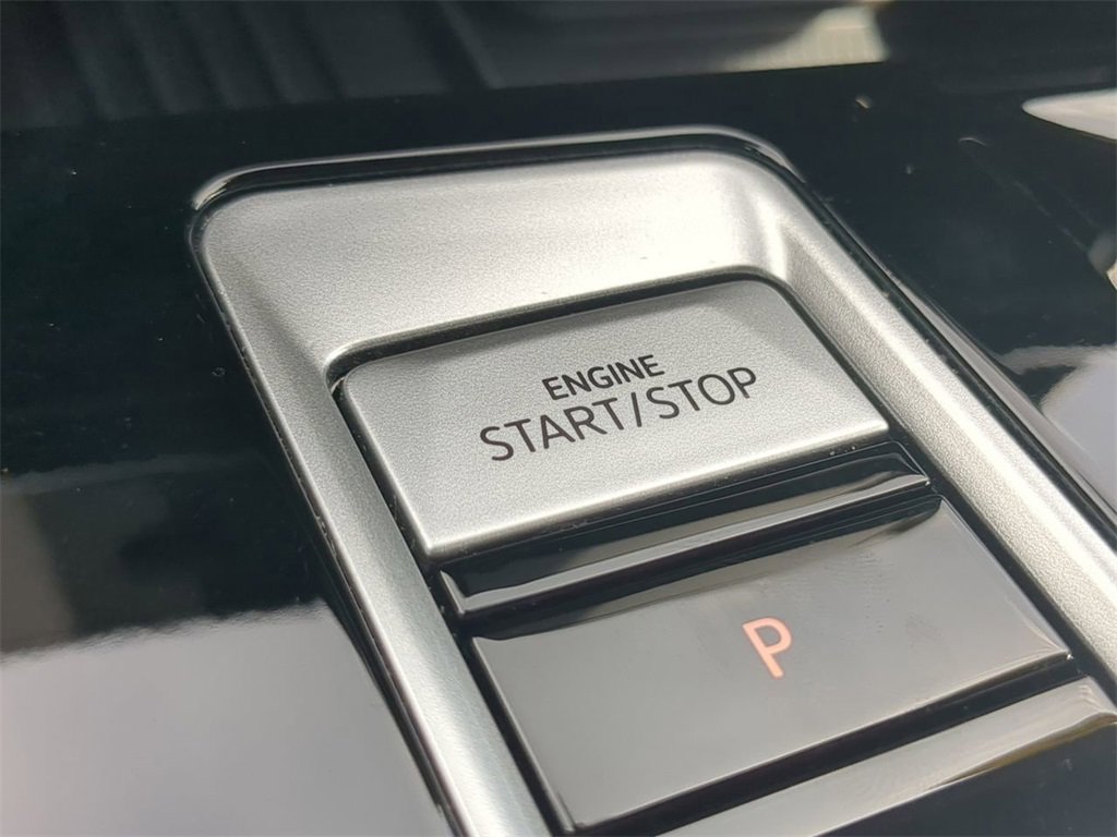 Used 2025 Volkswagen Atlas SE image 23