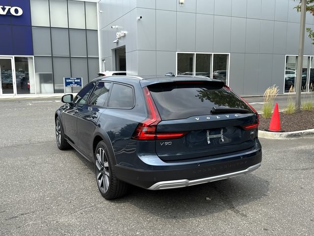 Certified 2025 Volvo V90 B6 Cross Country Ultra AWD/4WD image 2