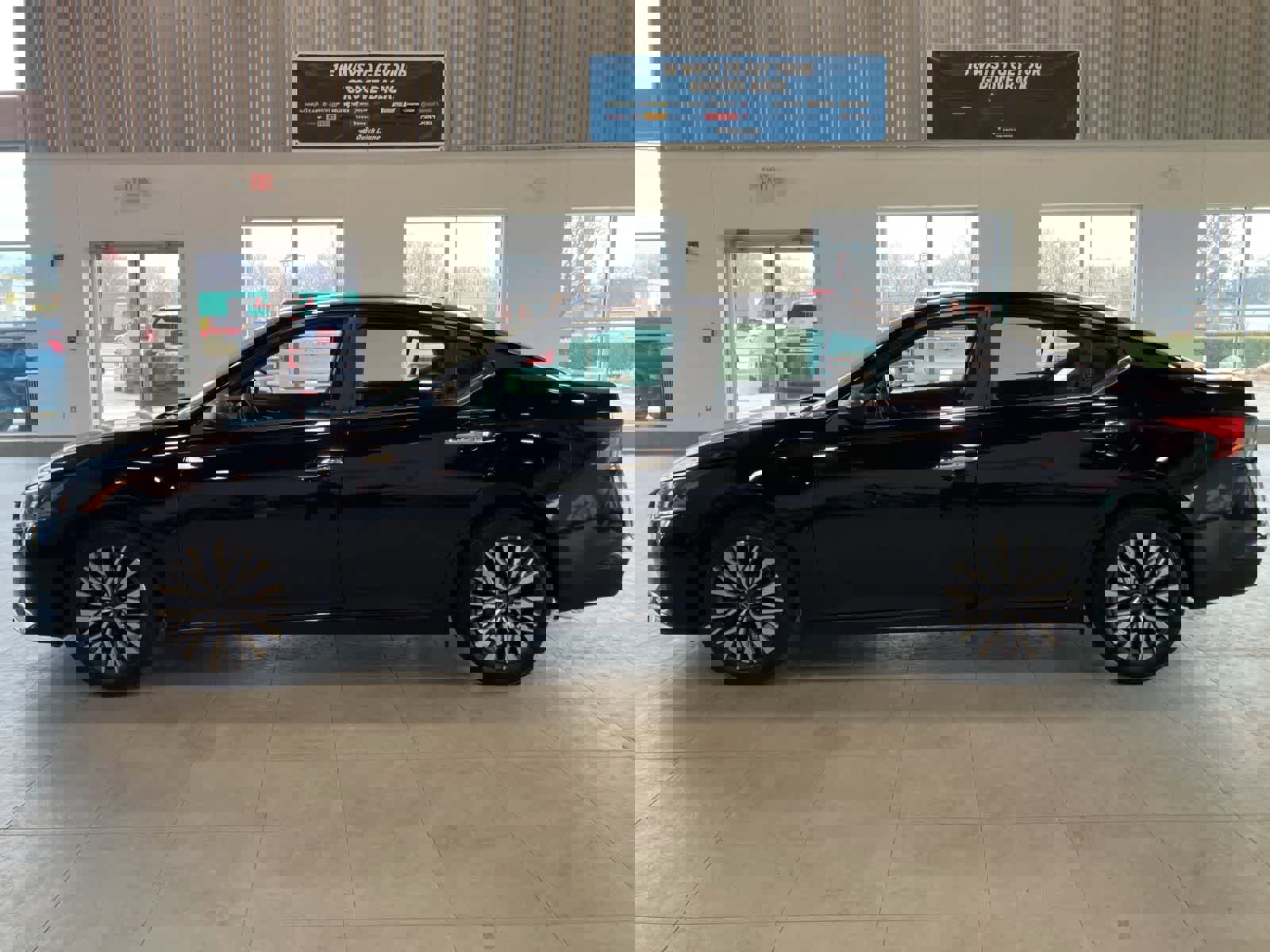 Used 2025 Nissan Altima 2.5 SV image 8