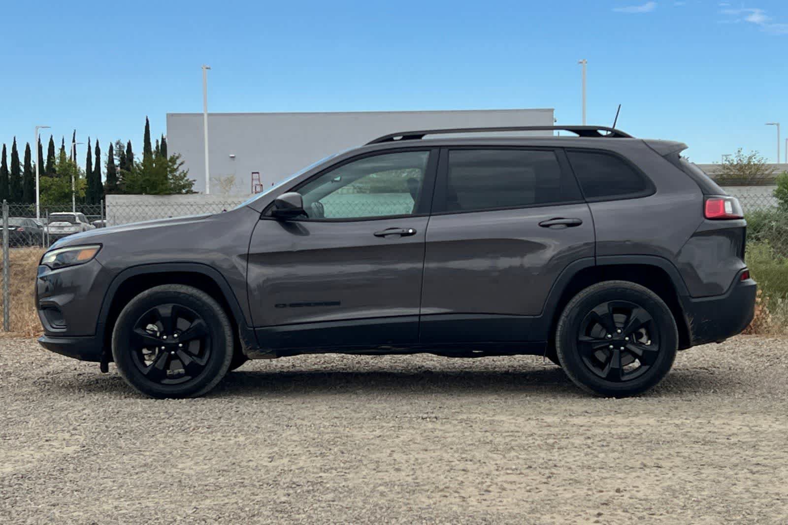 Used 2021 Jeep Cherokee Latitude Plus AWD/4WD image 6