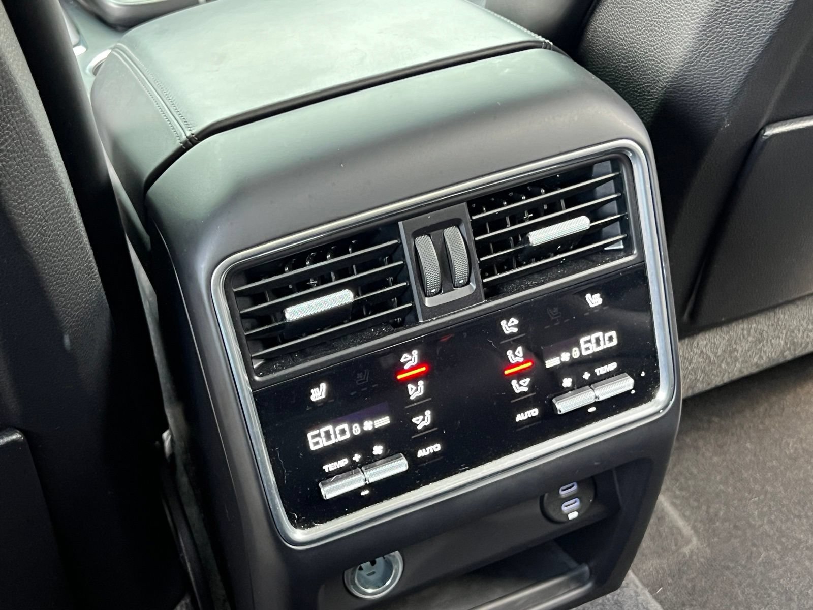 Certified 2023 Porsche Cayenne Turbo AWD/4WD image 19