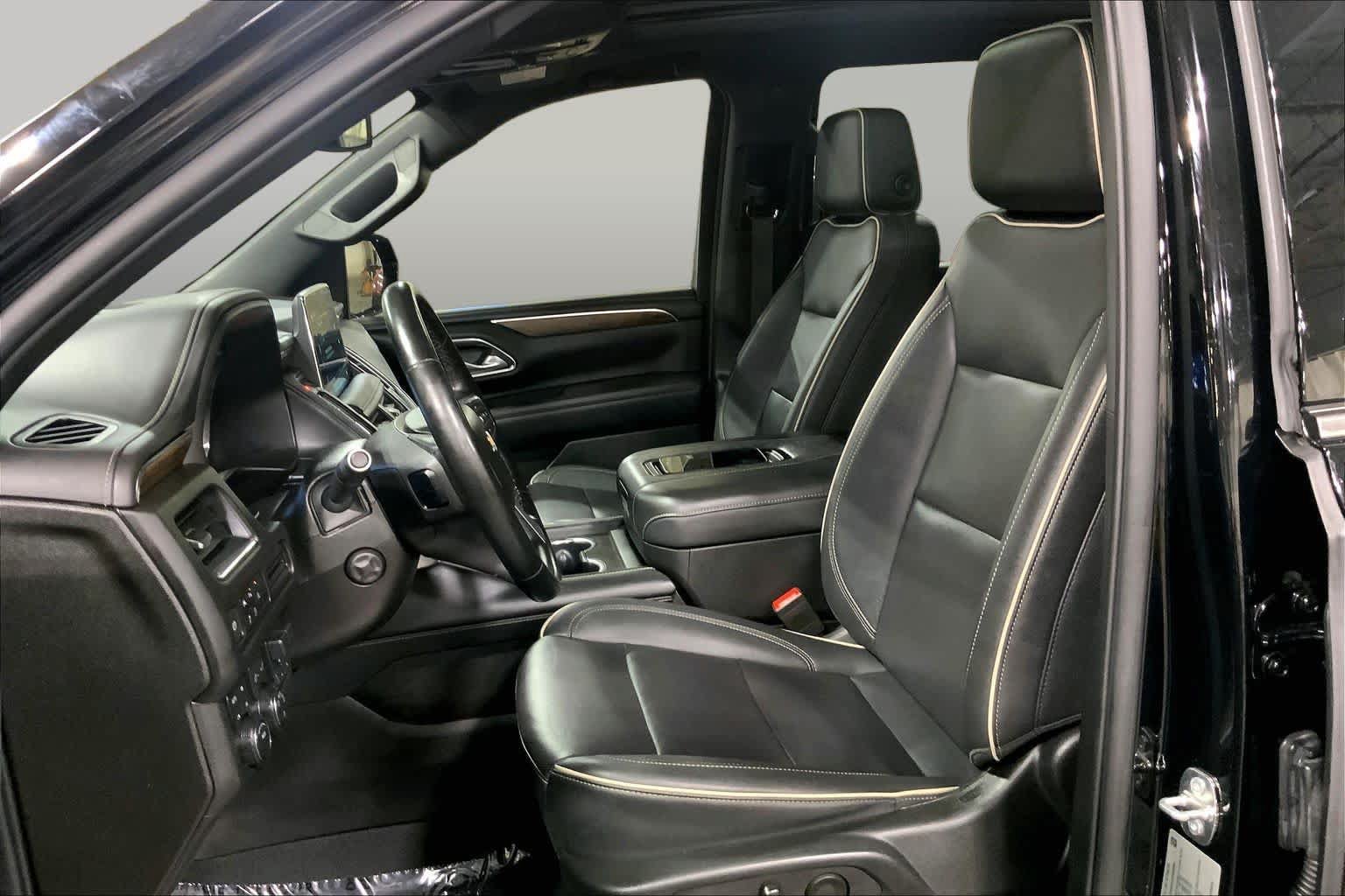 Used 2023 Chevrolet Suburban Premier w/ Max Trailering Package AWD/4WD image 8
