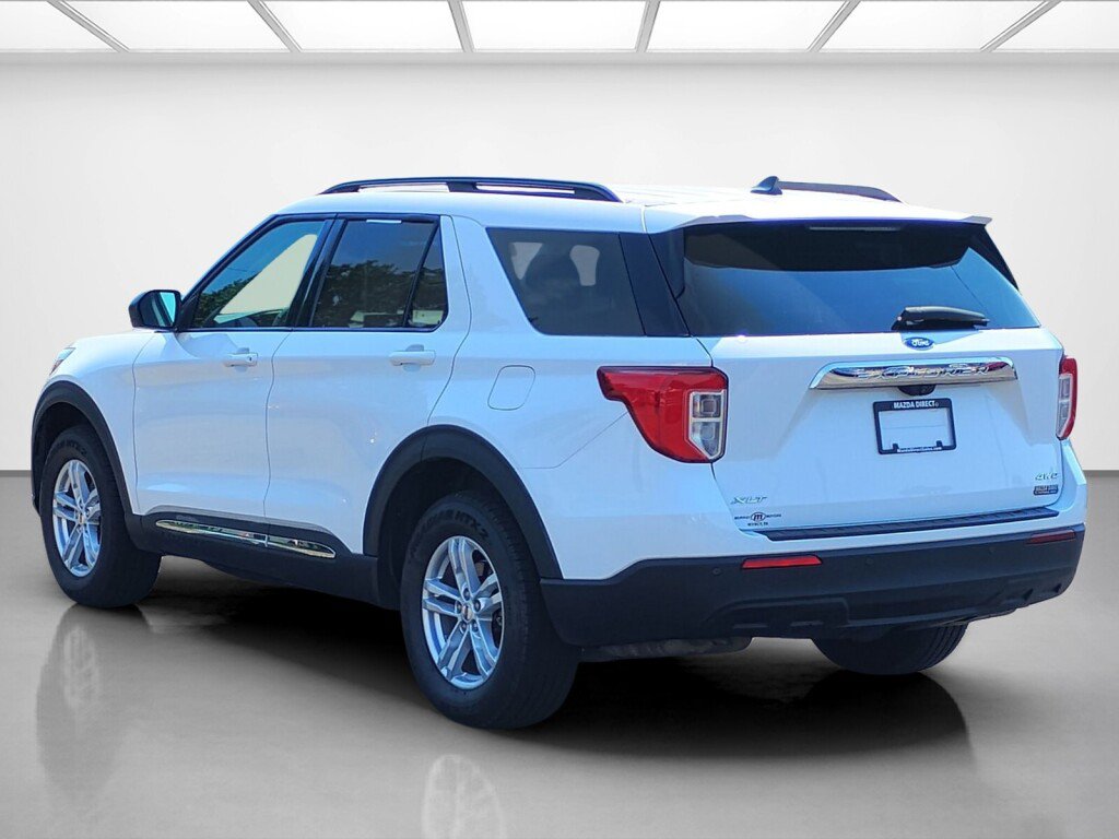 Used 2022 Ford Explorer XLT AWD/4WD image 3