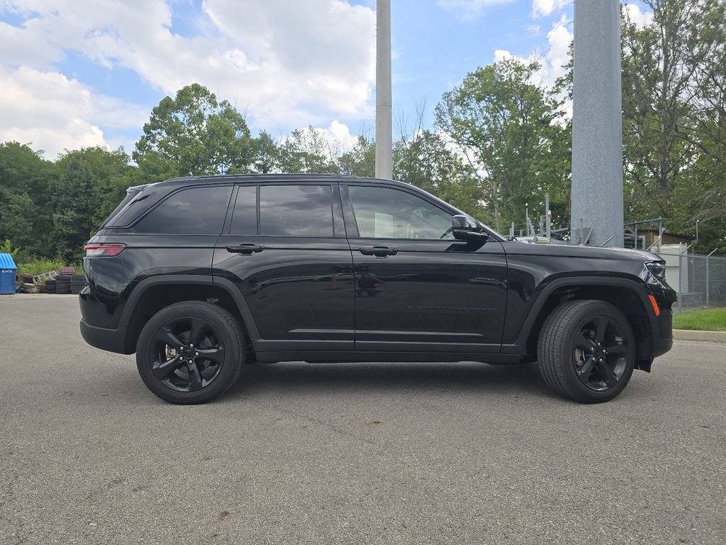 Used 2023 Jeep Grand Cherokee Altitude AWD/4WD image 14