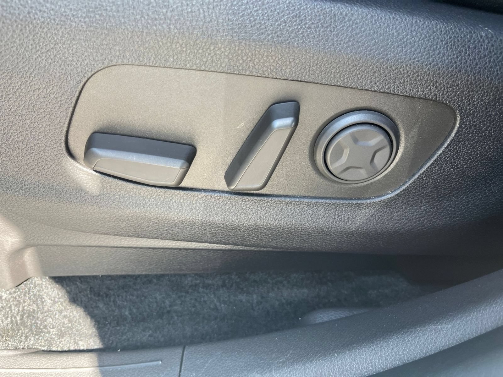 Used 2026 Kia Carnival FWD image 19