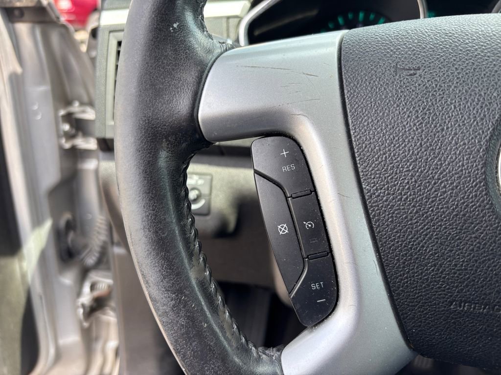Used 2010 Chevrolet Traverse LT FWD image 15