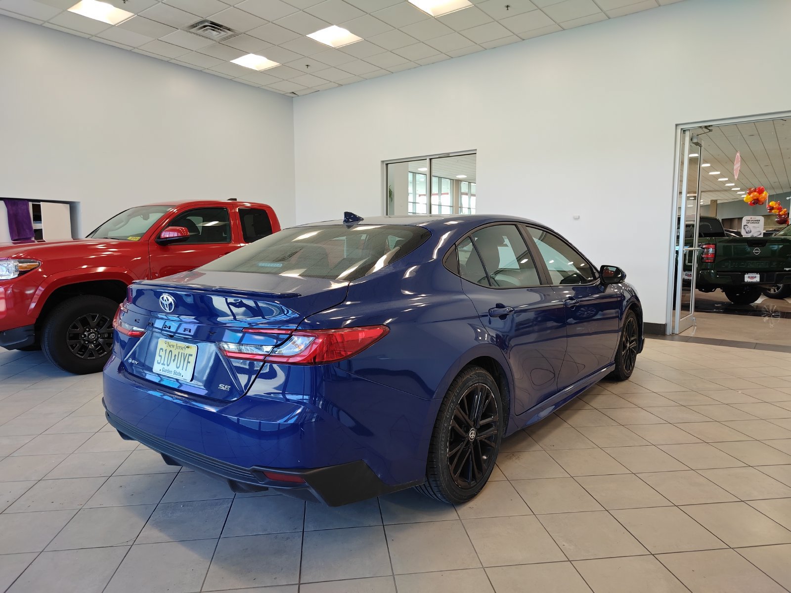 Used 2025 Toyota Camry SE FWD image 3