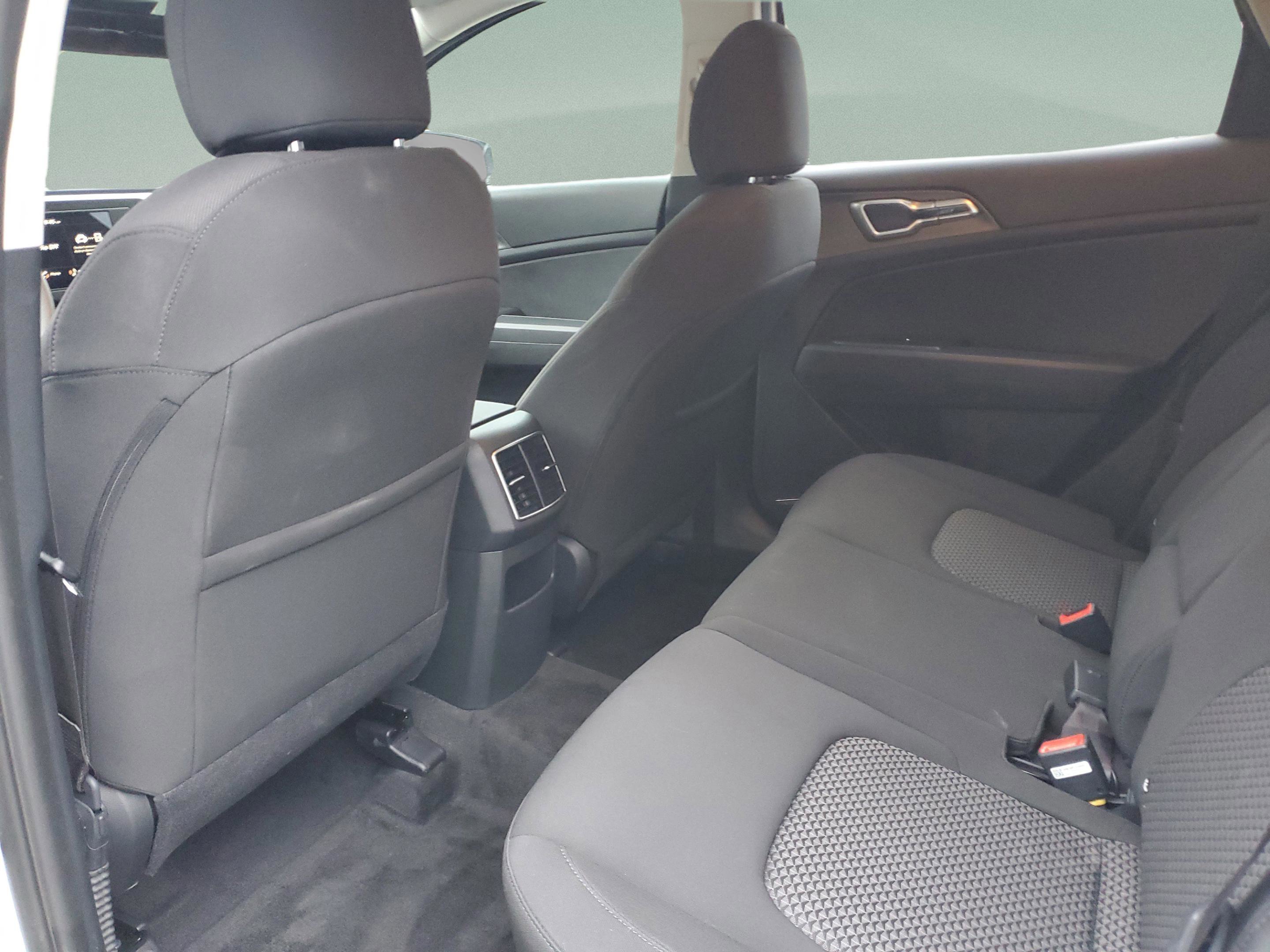 Certified 2025 Kia Sportage LX image 9