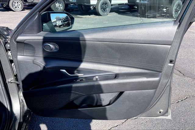 Used 2024 Hyundai Elantra SE image 19