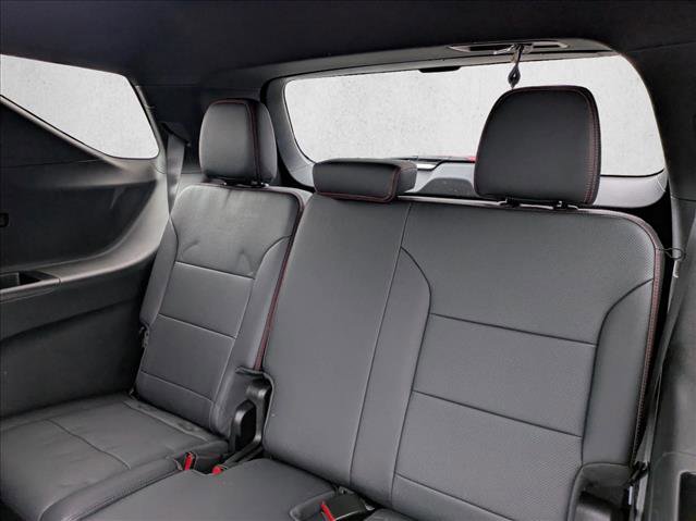 Used 2025 Chevrolet Traverse RS image 20