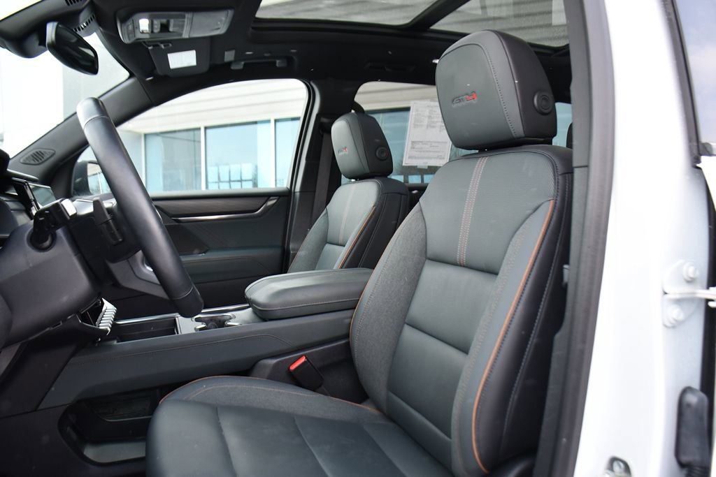 Used 2024 GMC Acadia AT4 w/ Luxury Package image 13