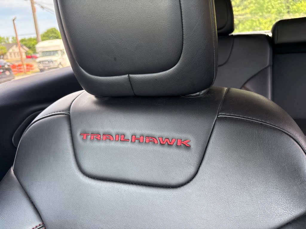 Used 2019 Jeep Cherokee Trailhawk w/ Cold Weather Group AWD/4WD image 20
