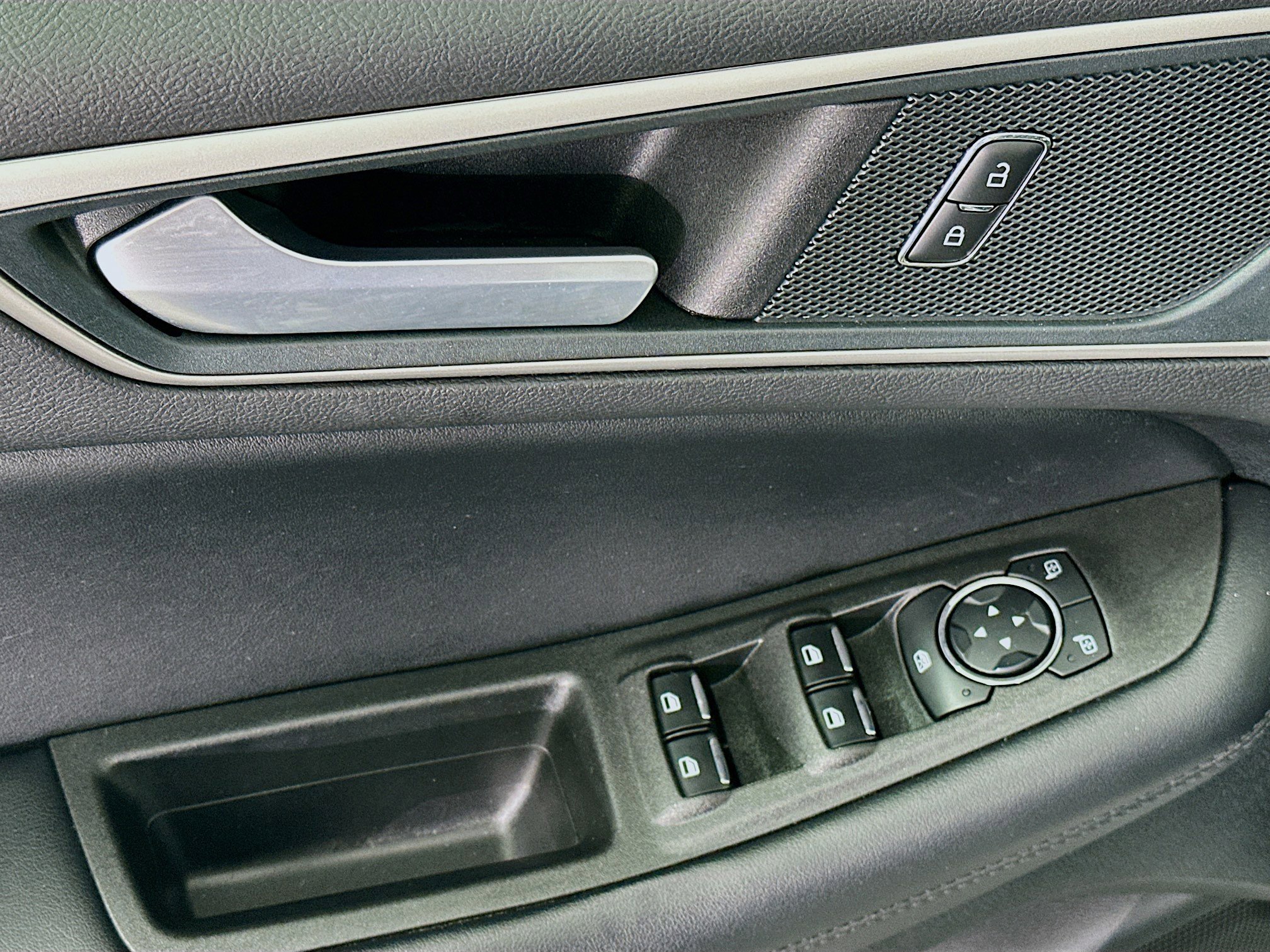 Used 2024 Ford Edge SEL image 15