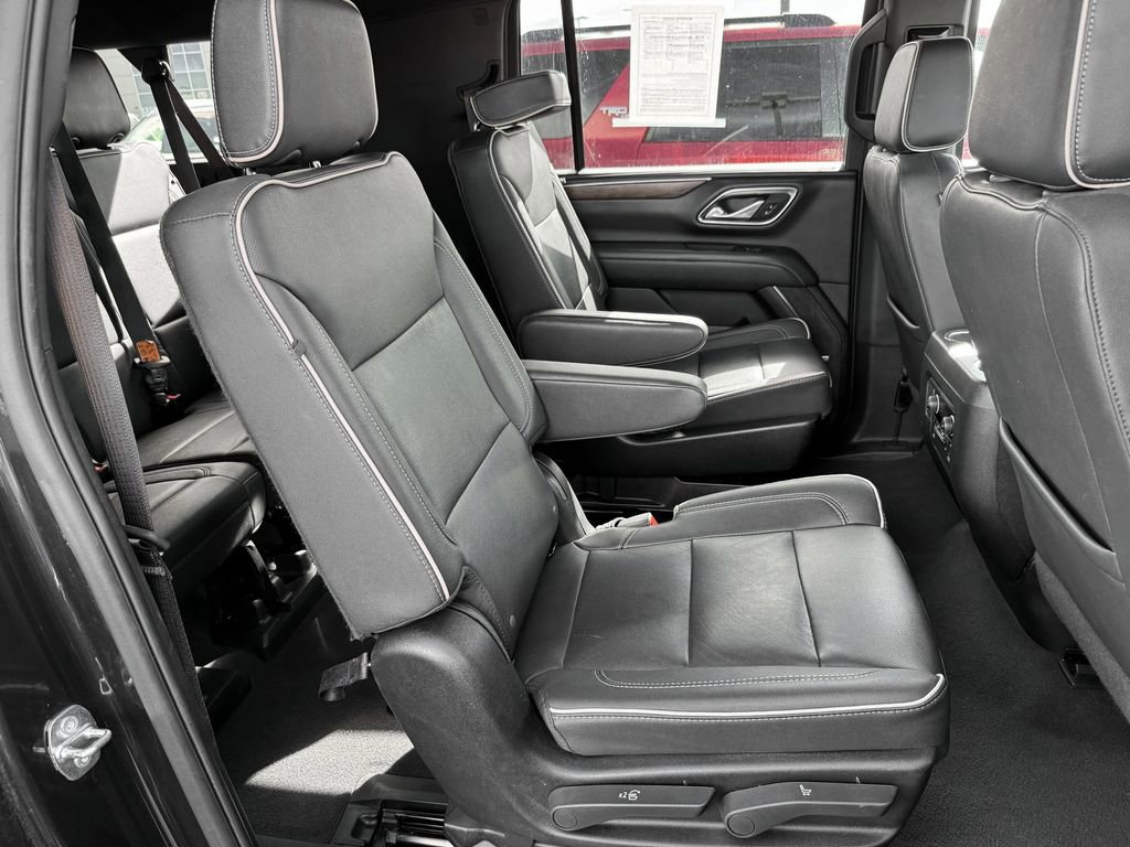 Used 2023 Chevrolet Suburban Premier image 29